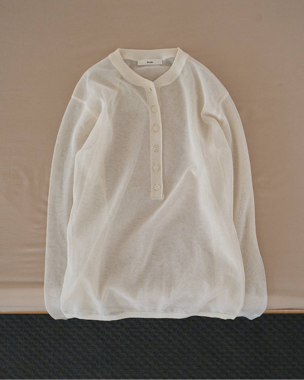 Sheer Henley Knit Sheer Henley Knit,シアー ヘンリー ニット,62610514,トップス,ニット,シアー,透け感,ニットトップス,ànuke,アンヌーク,lifes,ライフズ,26ss