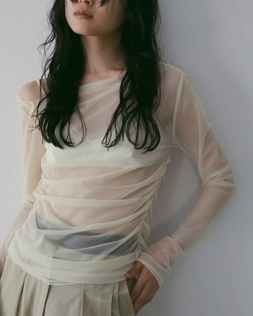 「完売品‼️」ニュアンスsheerトップス ànuke online store（アンヌーク） / Sheer Offshoulder TopsSheer