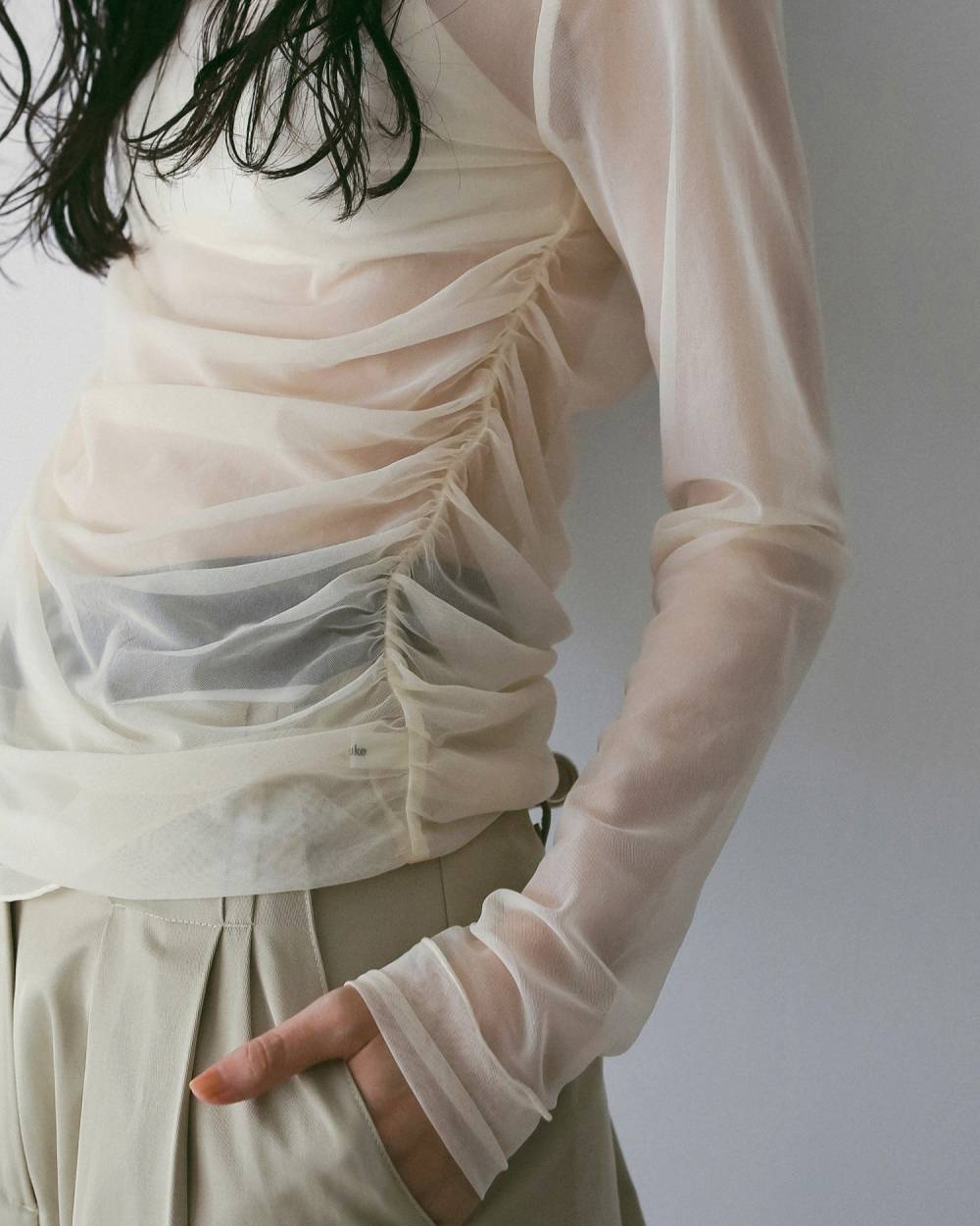 Sheer Offshoulder Tops Sheer Offshoulder Tops,シアー オフショルダー トップス,62610603,トップス,デザイントップス,きれいめ,透け感,シアー,オフショルダー,オフショル,ànuke,アンヌーク,lifes,ライフズ,26ss