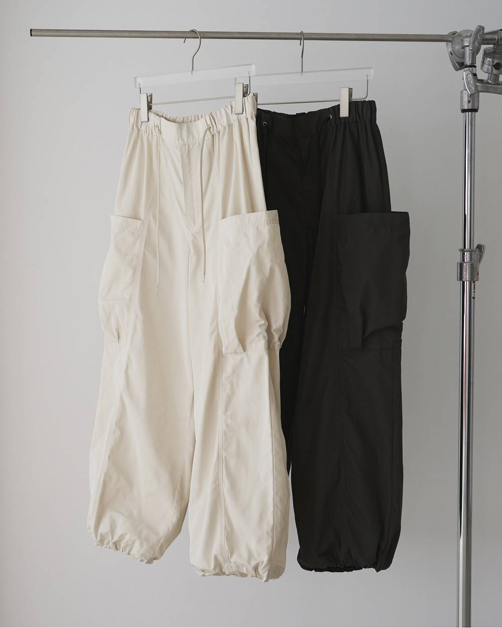Twill Cargo Pants Twill Cargo Pants,ツイル カーゴ パンツ,62610711,ボトム,パンツ,カーゴパンツ,ドロストパンツ,カジュアル,ànuke,アンヌーク,lifes,ライフズ,26ss