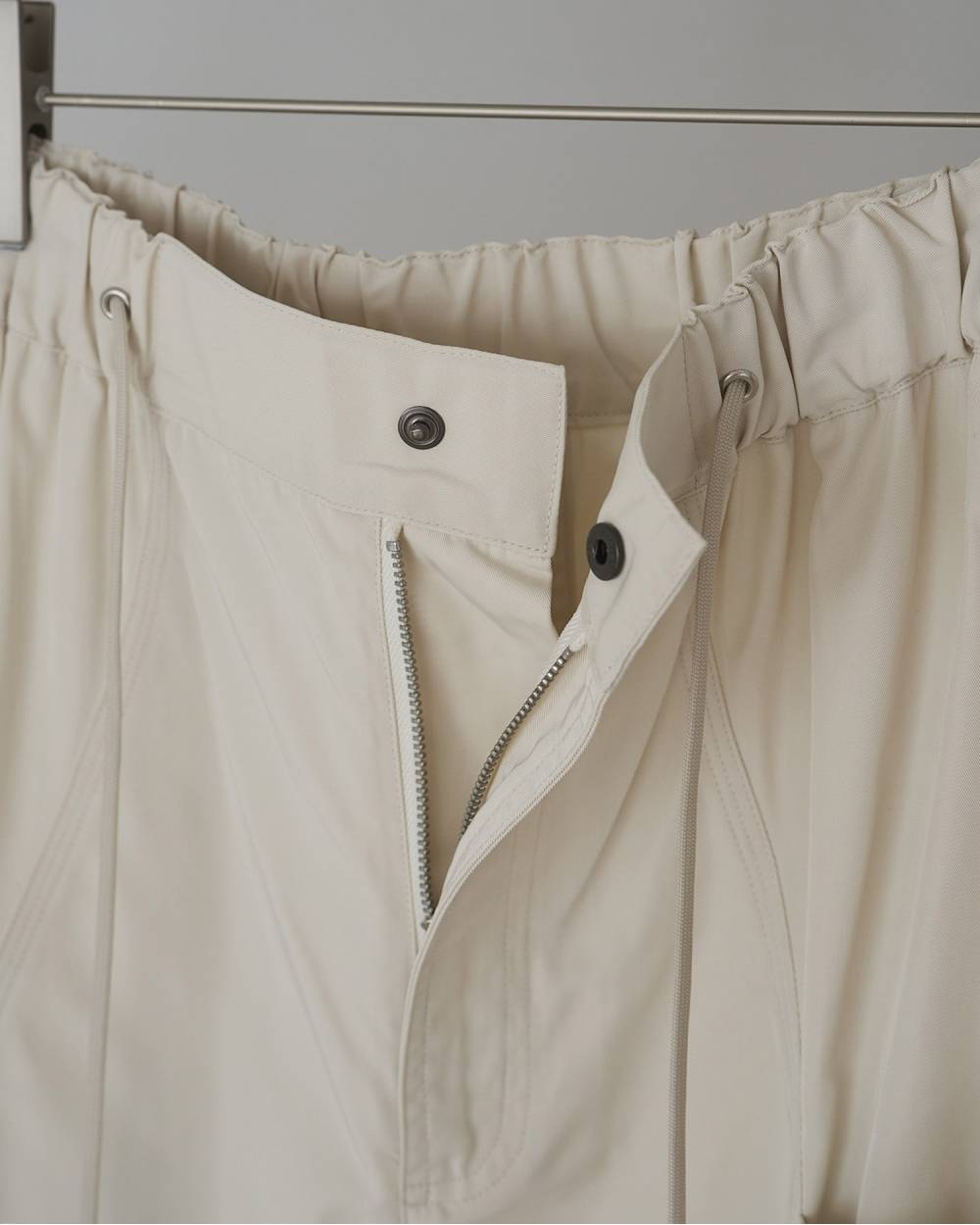 Twill Cargo Pants Twill Cargo Pants,ツイル カーゴ パンツ,62610711,ボトム,パンツ,カーゴパンツ,ドロストパンツ,カジュアル,ànuke,アンヌーク,lifes,ライフズ,26ss