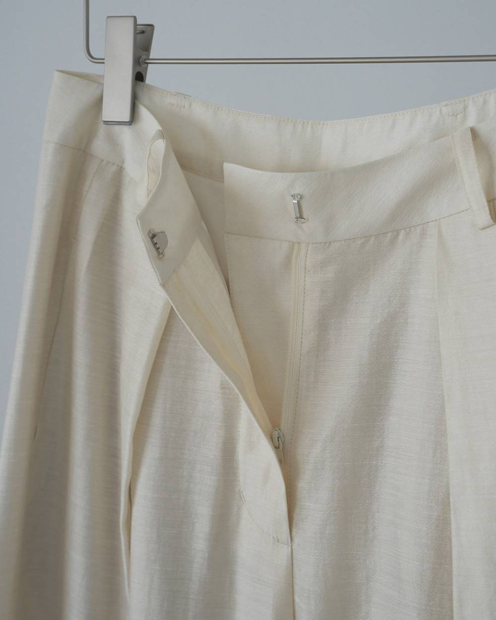 Sheer Tuck Pants Sheer Tuck Pants,シアー タック パンツ,62610717,ボトム,パンツ,タックパンツ,シアー素材,ワイドシルエット,ワイド,ànuke,アンヌーク,lifes,ライフズ,26ss