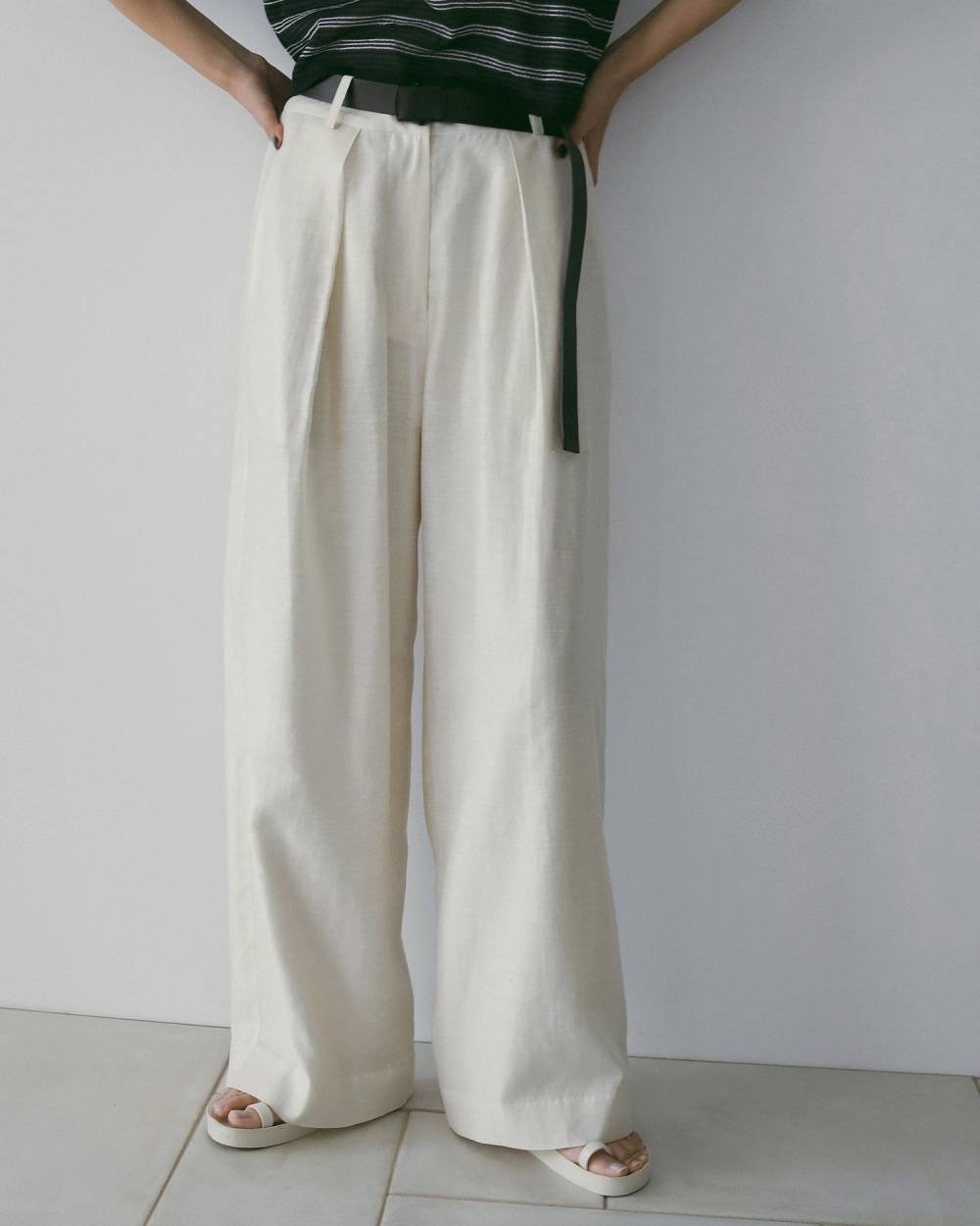 Sheer Tuck Pants Sheer Tuck Pants,シアー タック パンツ,62610717,ボトム,パンツ,タックパンツ,シアー素材,ワイドシルエット,ワイド,ànuke,アンヌーク,lifes,ライフズ,26ss