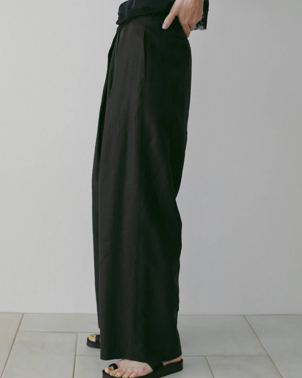 Sheer Tuck Pants Sheer Tuck Pants,シアー タック パンツ,62610717,ボトム,パンツ,タックパンツ,シアー素材,ワイドシルエット,ワイド,ànuke,アンヌーク,lifes,ライフズ,26ss