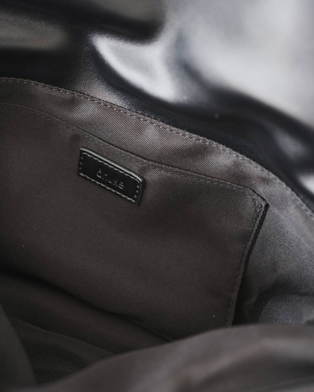 Ecoleather Wrap Bag Ecoleather Wrap Bag,エコレザー ラップ バック,62611009,バック,小物,エコレザー,ミニバック,ànuke,アンヌーク,lifes,ライフズ,26ss