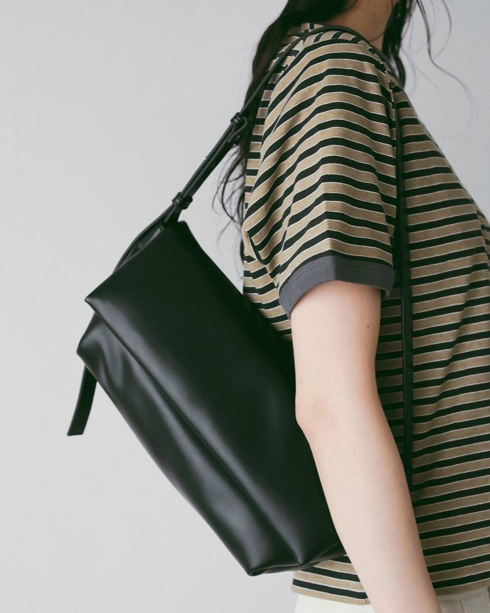 Ecoleather Wrap Bag Ecoleather Wrap Bag,エコレザー ラップ バック,62611009,バック,小物,エコレザー,ミニバック,ànuke,アンヌーク,lifes,ライフズ,26ss