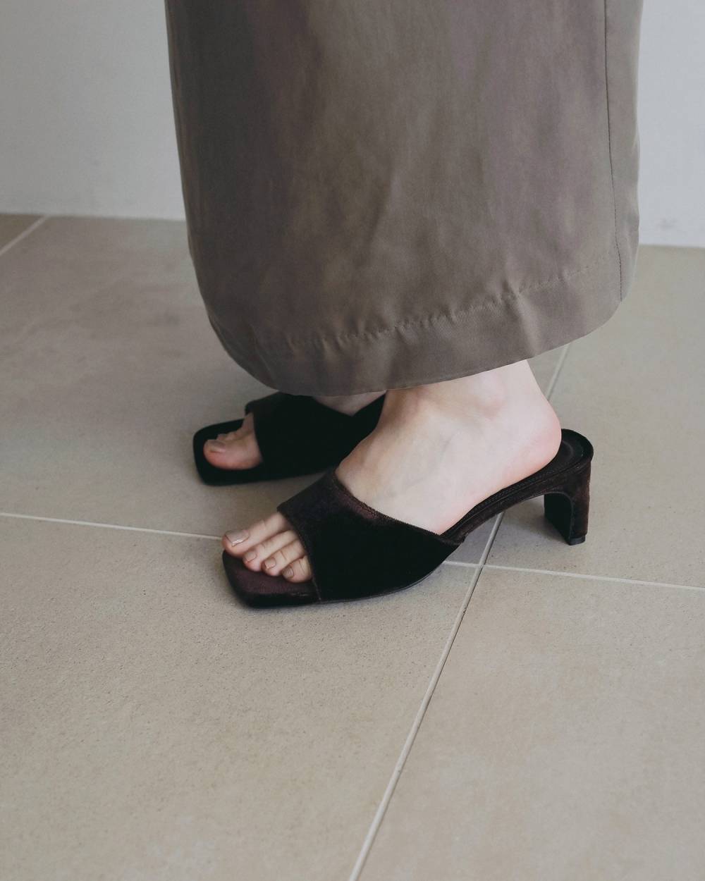 Squaretoe Velour Mule Squaretoe Velour Mule,スクエアトゥ ベロア ミュール,62611027,靴,サンダル,シューズ,ミュール,ベロア素材,ミュールサンダル,ànuke,アンヌーク,lifes,ライフズ,26ss,26fall,26aw