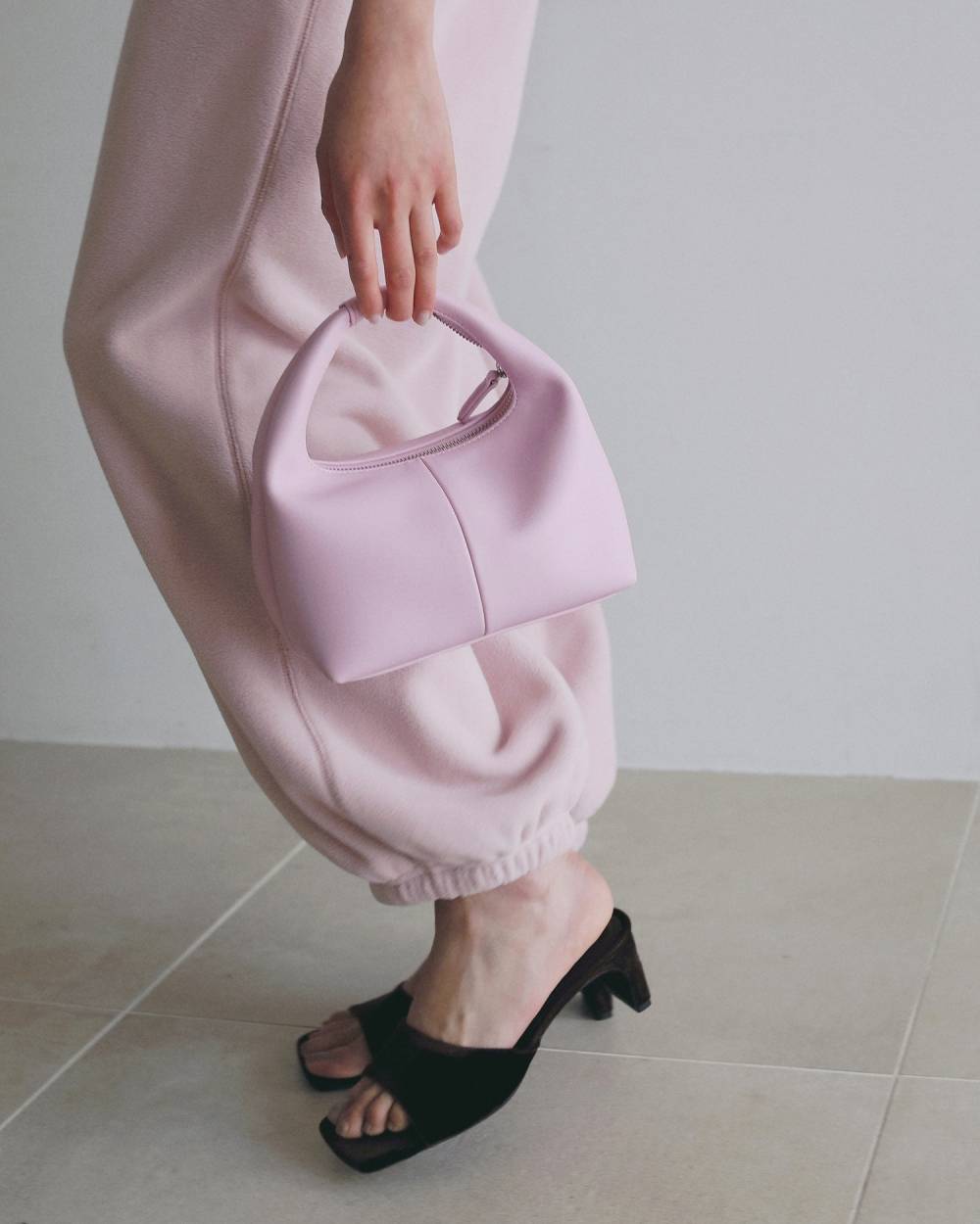 Squaretoe Velour Mule Squaretoe Velour Mule,スクエアトゥ ベロア ミュール,62611027,靴,サンダル,シューズ,ミュール,ベロア素材,ミュールサンダル,ànuke,アンヌーク,lifes,ライフズ,26ss,26fall,26aw