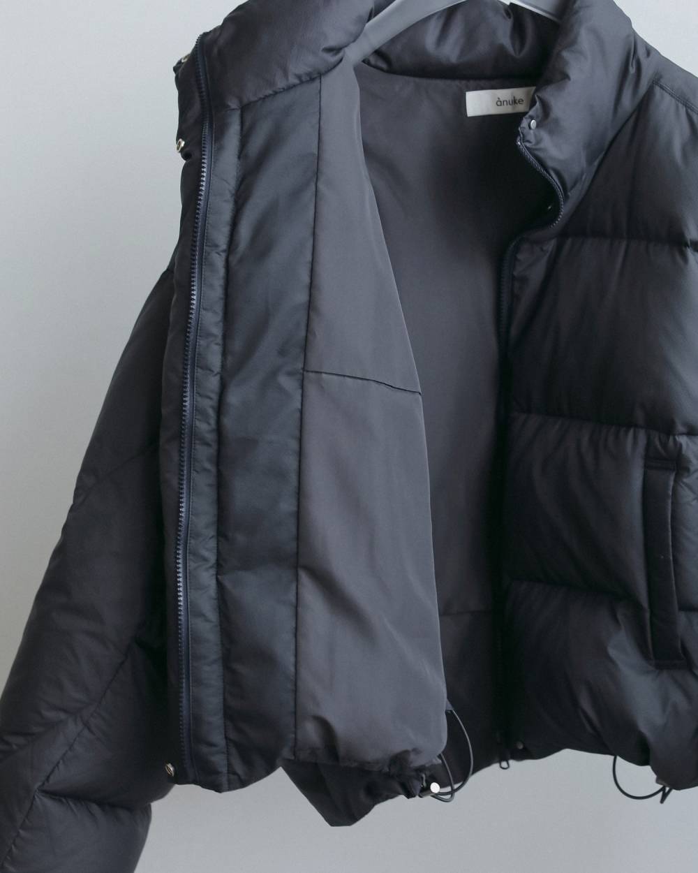Standcollar Down Jacket Standcollar Down Jacket,スタンドカラー ダウンジャケット,62620108,アウター,ジャケット,JK,ダウンジャケット,撥水加工,ダウン,ànuke,アンヌーク,lifes,ライフズ,26fall,26aw