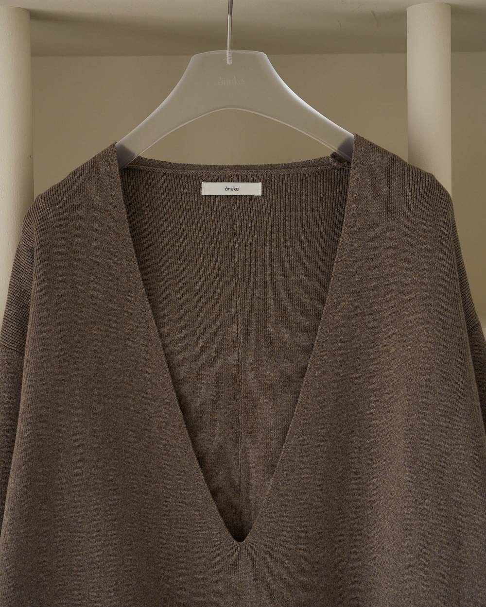 Deep Vneck Knit Deep Vneck Knit,ディープ Vネック ニット,62620525,トップス,ニット,ニットトップス,Vネック,ànuke,アンヌーク,lifes,ライフズ,26ss