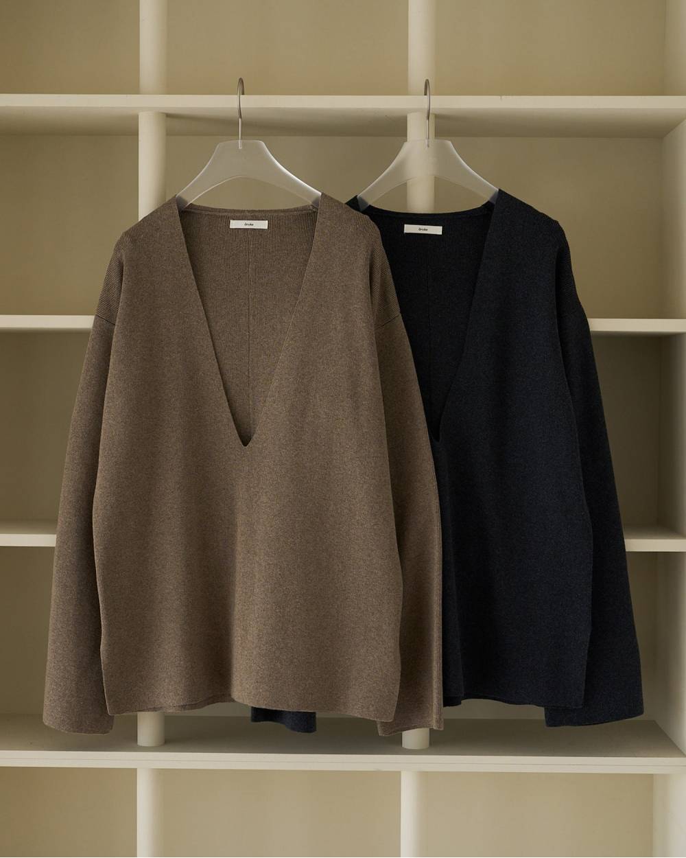 Deep Vneck Knit Deep Vneck Knit,ディープ Vネック ニット,62620525,トップス,ニット,ニットトップス,Vネック,ànuke,アンヌーク,lifes,ライフズ,26ss