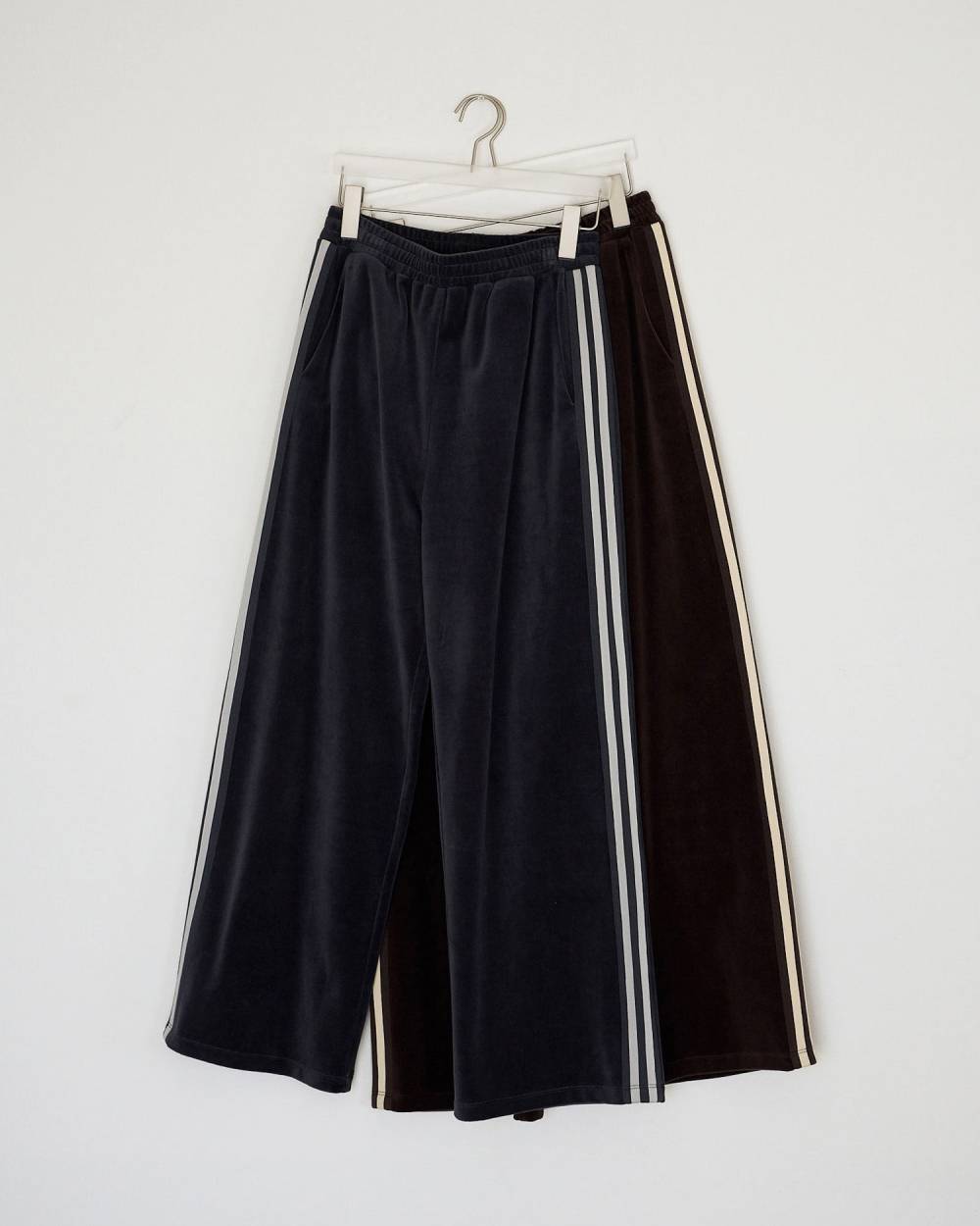 Velour Track Pants Velour Track Pants,ベロア トラック パンツ,62620704,ボトム,パンツ,ワイドパンツ,ànuke,アンヌーク,lifes,ライフズ,26ss,26fall,26aw