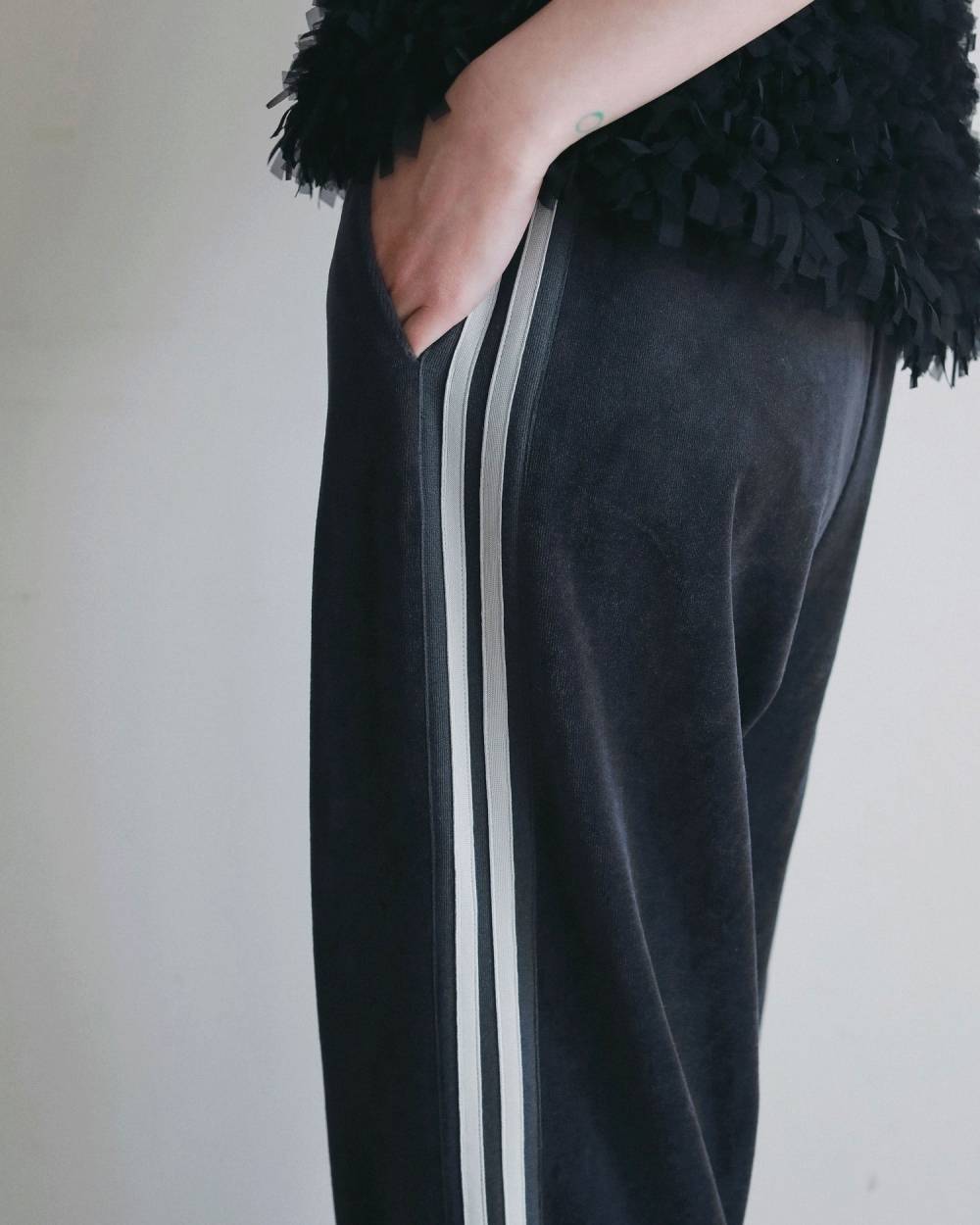 Velour Track Pants Velour Track Pants,ベロア トラック パンツ,62620704,ボトム,パンツ,ワイドパンツ,ànuke,アンヌーク,lifes,ライフズ,26ss,26fall,26aw