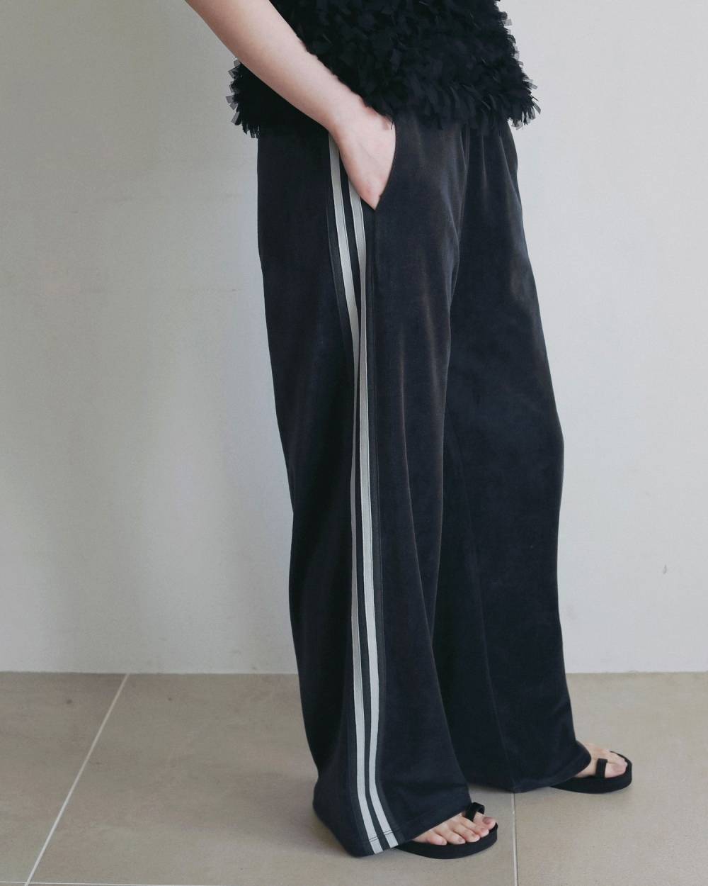 Velour Track Pants Velour Track Pants,ベロア トラック パンツ,62620704,ボトム,パンツ,ワイドパンツ,ànuke,アンヌーク,lifes,ライフズ,26ss,26fall,26aw