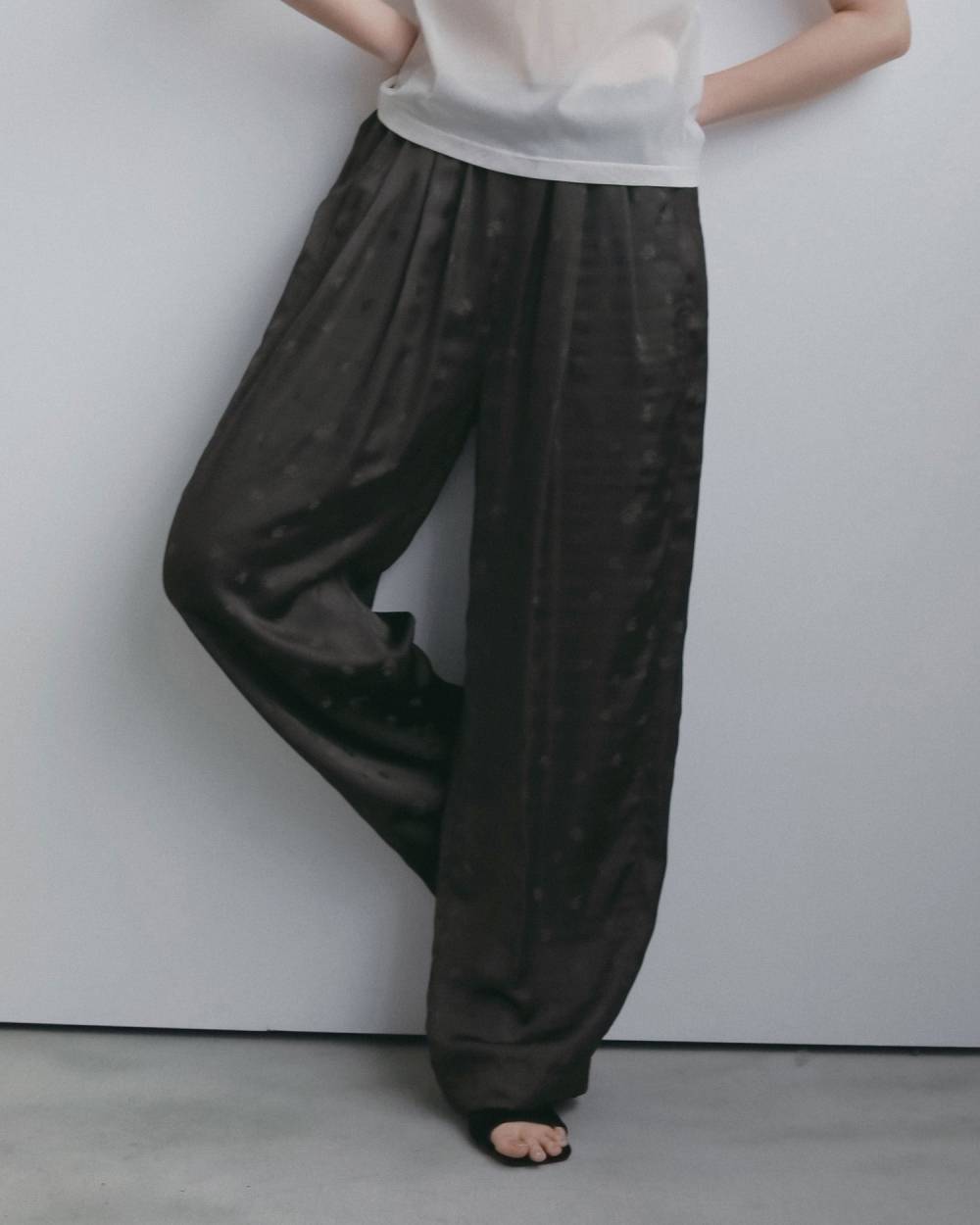 Flower Jacquard Roughpants Flower Jacquard Roughpants,フラワー ジャカード ラフパンツ,62620717,ボトム,花柄,パンツ,ワイドパンツ,ànuke,アンヌーク,lifes,ライフズ,26ss,26fall,26aw
