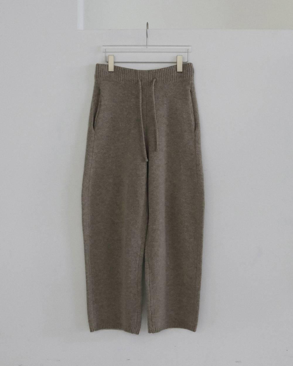 Knit Cocoon Pants Knit Cocoon Pants,ニット コクーン パンツ,62620721,ボトム,パンツ,ニットパンツ,ànuke,アンヌーク,lifes,ライフズ,26fall,26aw
