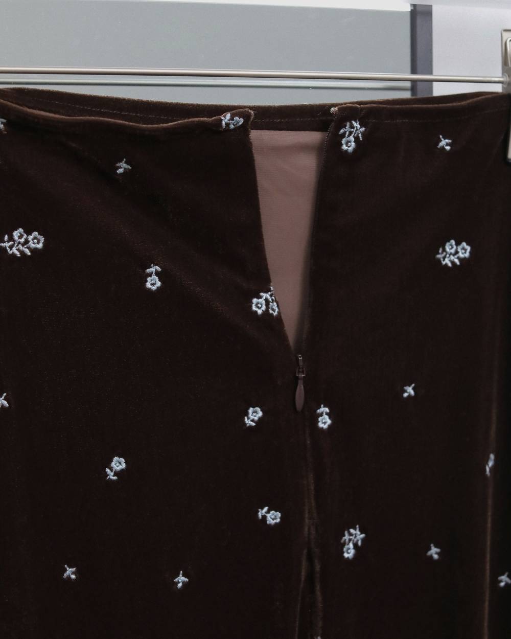 Embroidery Flower Velourskirt Embroidery Flower Velourskirt,エンブロイダリー フラワー ベロアスカート,62620809,スカート,ベロアスカート,刺繍,花柄,ボトム,ロングスカート,ànuke,アンヌーク,lifes,ライフズ,26fall,26aw