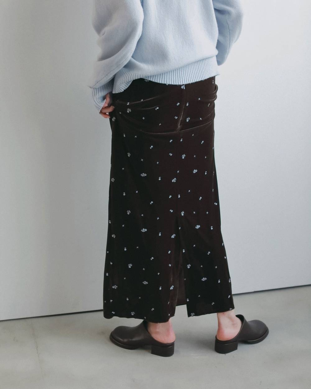Embroidery Flower Velourskirt Embroidery Flower Velourskirt,エンブロイダリー フラワー ベロアスカート,62620809,スカート,ベロアスカート,刺繍,花柄,ボトム,ロングスカート,ànuke,アンヌーク,lifes,ライフズ,26fall,26aw