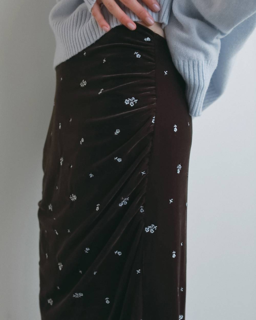 Embroidery Flower Velourskirt Embroidery Flower Velourskirt,エンブロイダリー フラワー ベロアスカート,62620809,スカート,ベロアスカート,刺繍,花柄,ボトム,ロングスカート,ànuke,アンヌーク,lifes,ライフズ,26fall,26aw