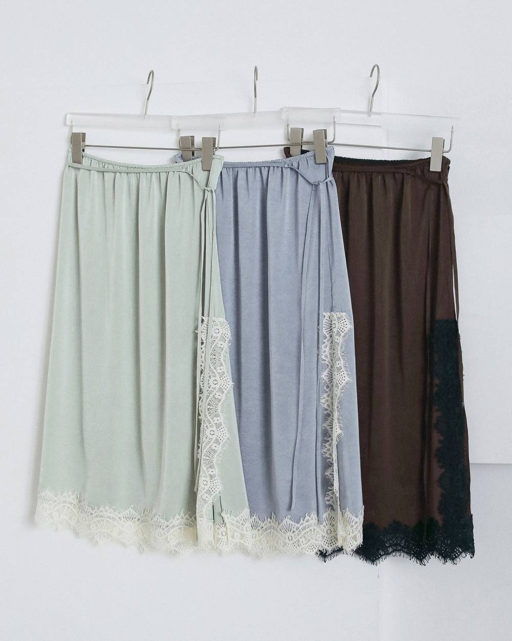 Satin Lace Skirt Satin Lace Skirt,サテン レース スカート,62620810,ボトム,スカート,レーススカート,ànuke,アンヌーク,lifes,ライフズ,26fall,26aw