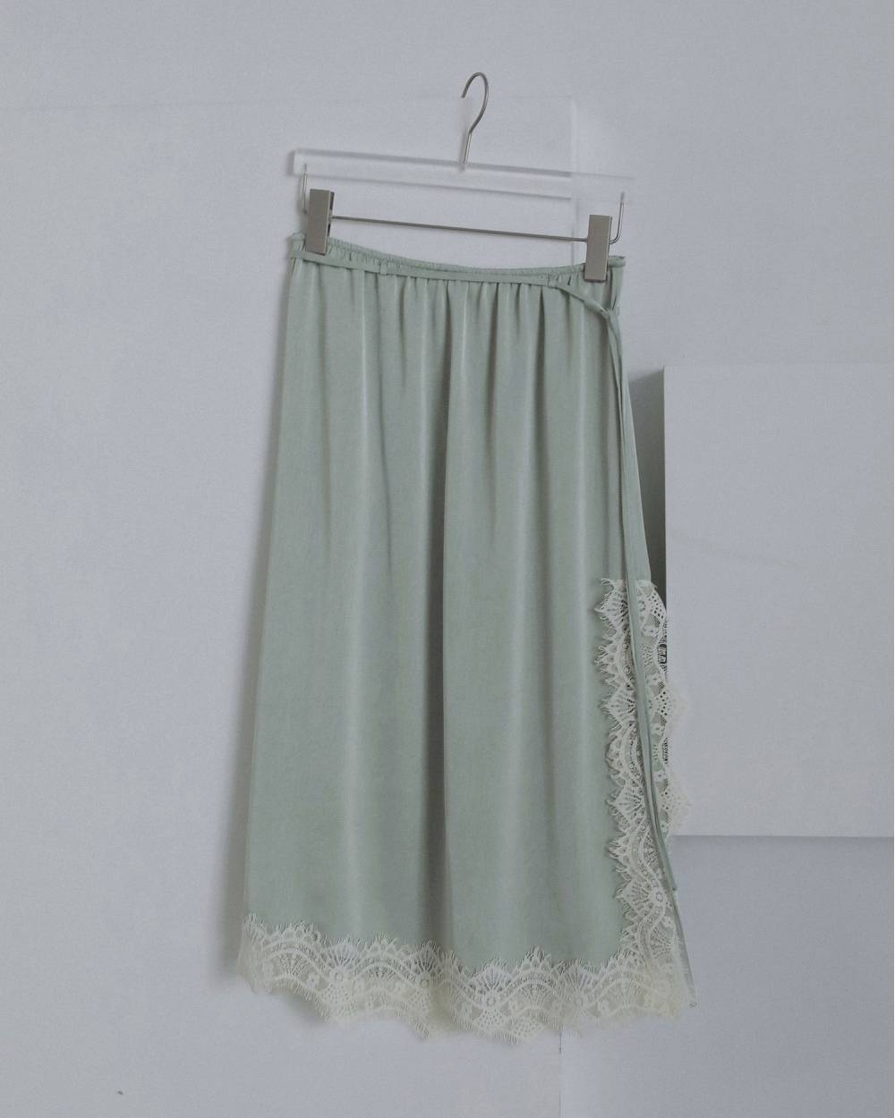 Satin Lace Skirt Satin Lace Skirt,サテン レース スカート,62620810,ボトム,スカート,レーススカート,ànuke,アンヌーク,lifes,ライフズ,26fall,26aw