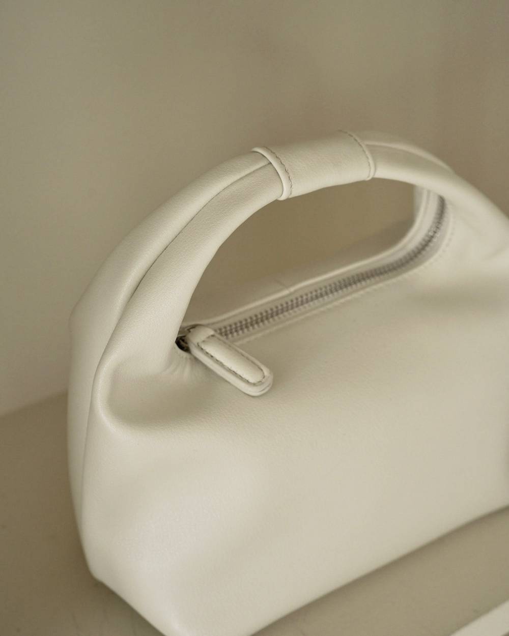 Onehandle Leather Bag Onehandle Leather Bag,ワンハンドル レザー バック,62621004,バック,グッズ,小物,ànuke,アンヌーク,lifes,ライフズ,26ss,26fall,26aw