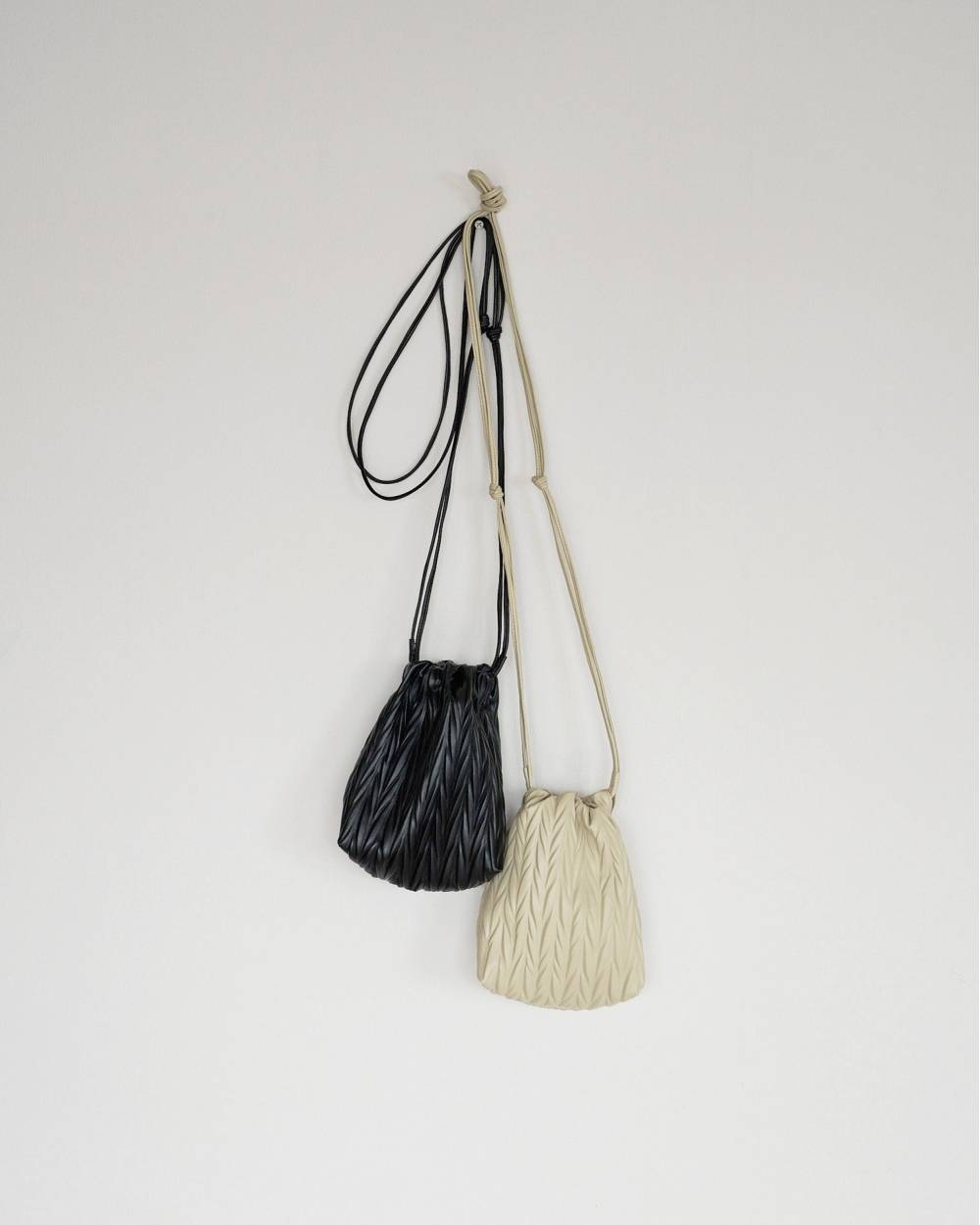 Ecoleather Pleats Purse Ecoleather Pleats Purse,エコレザー プリーツ パース,62621016,バック,グッズ,巾着バッグ,小物,ànuke,アンヌーク,lifes,ライフズ,26ss,26fall,26aw