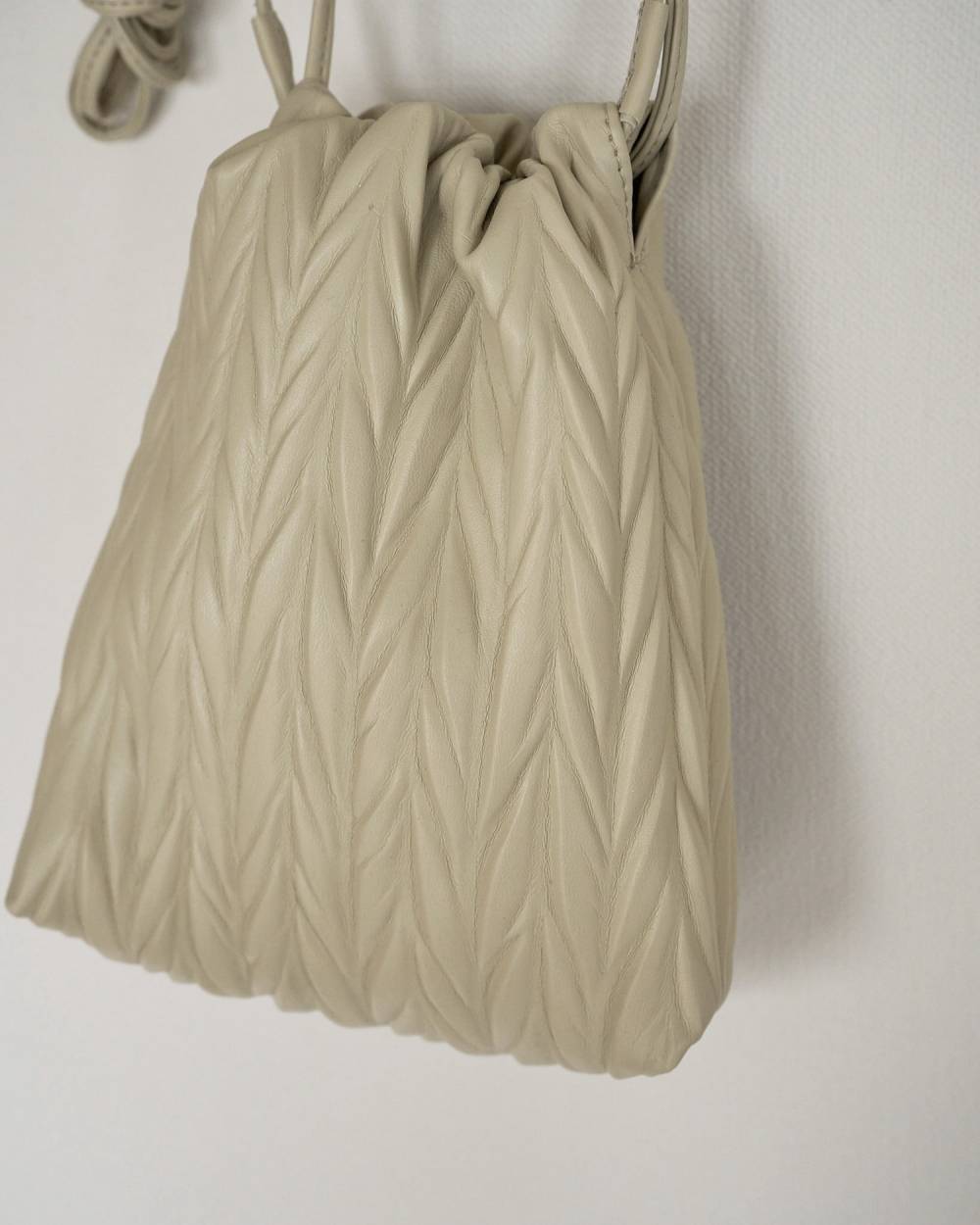Ecoleather Pleats Purse Ecoleather Pleats Purse,エコレザー プリーツ パース,62621016,バック,グッズ,巾着バッグ,小物,ànuke,アンヌーク,lifes,ライフズ,26ss,26fall,26aw