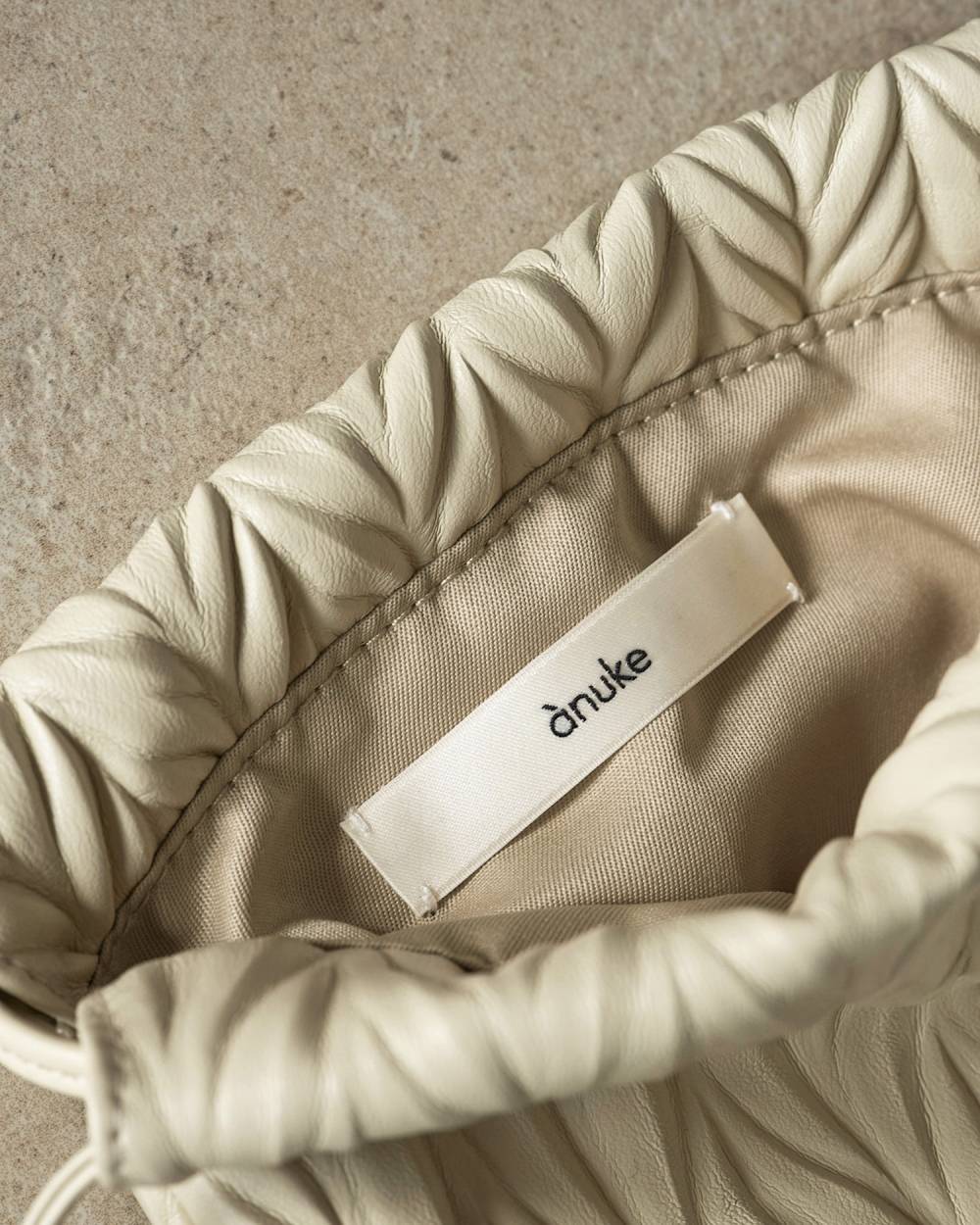 Ecoleather Pleats Purse Ecoleather Pleats Purse,エコレザー プリーツ パース,62621016,バック,グッズ,巾着バッグ,小物,ànuke,アンヌーク,lifes,ライフズ,26ss,26fall,26aw