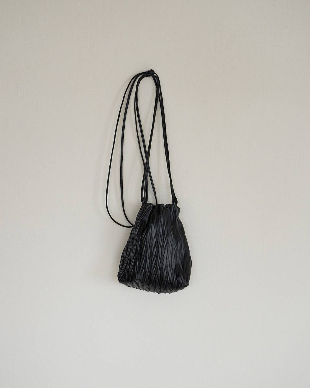 Ecoleather Pleats Purse Ecoleather Pleats Purse,エコレザー プリーツ パース,62621016,バック,グッズ,巾着バッグ,小物,ànuke,アンヌーク,lifes,ライフズ,26ss,26fall,26aw