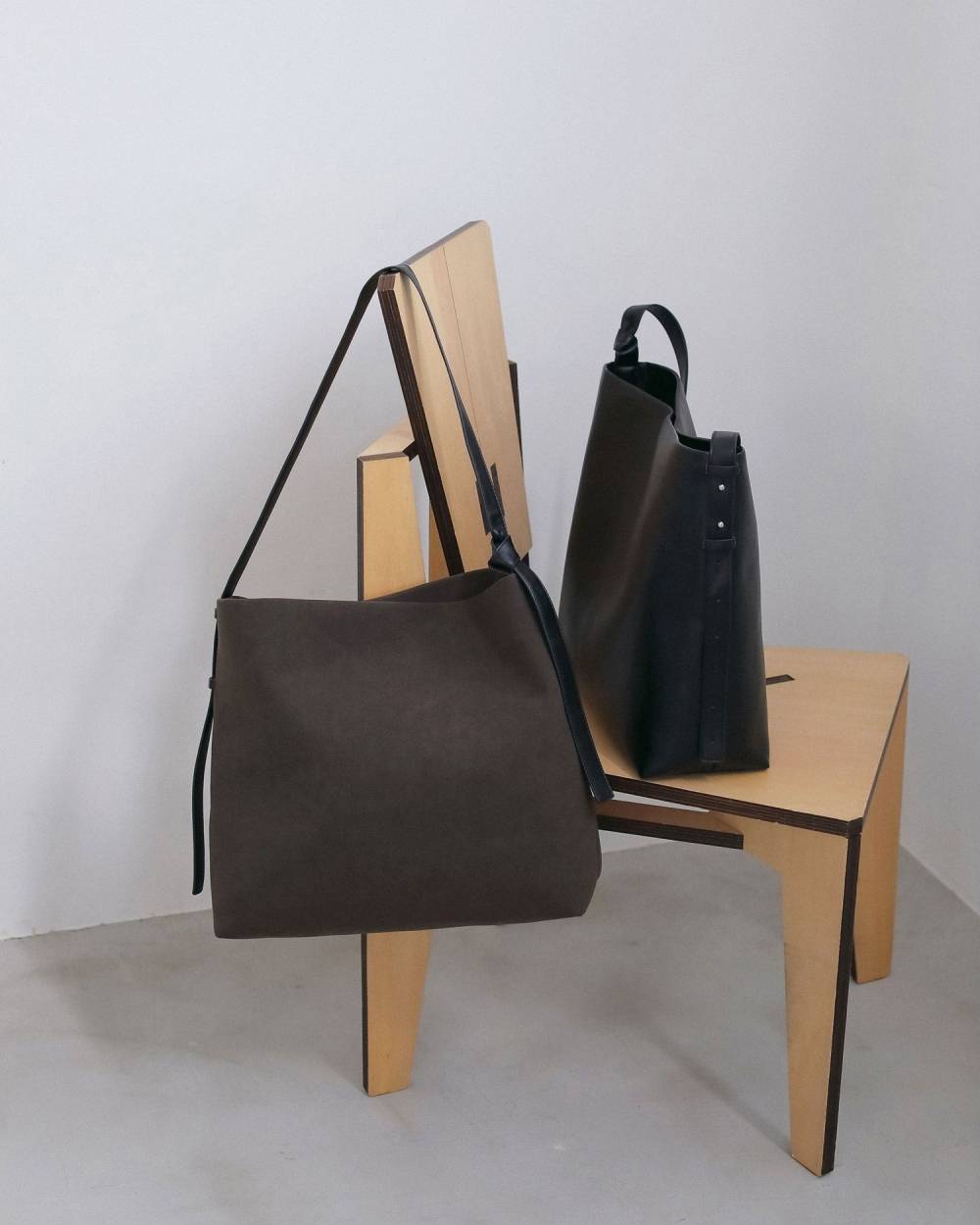 Ecoleather Tote Bag Ecoleather Tote Bag,エコレザー トート バッグ,62621024,バック,小物,グッズ,ハンドバッグ,ànuke,アンヌーク,lifes,ライフズ,26fall,26aw