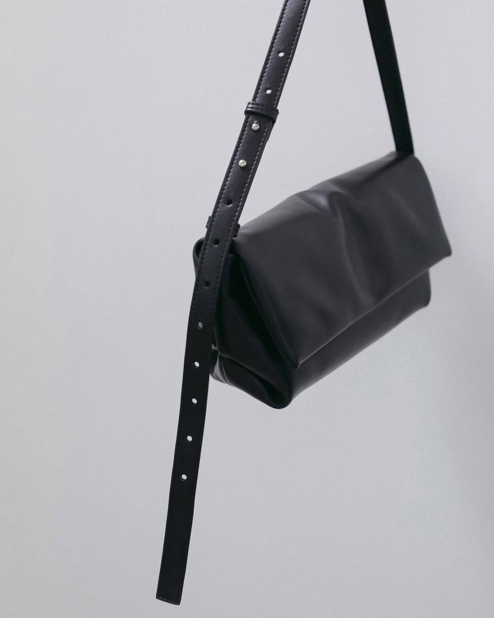 Ecoleather Wrap Bag Ecoleather Wrap Bag,エコレザー ラップバッグ,62621027,バック,グッズ,エコレザーバッグ,ànuke,アンヌーク,lifes,ライフズ,26fall,26aw