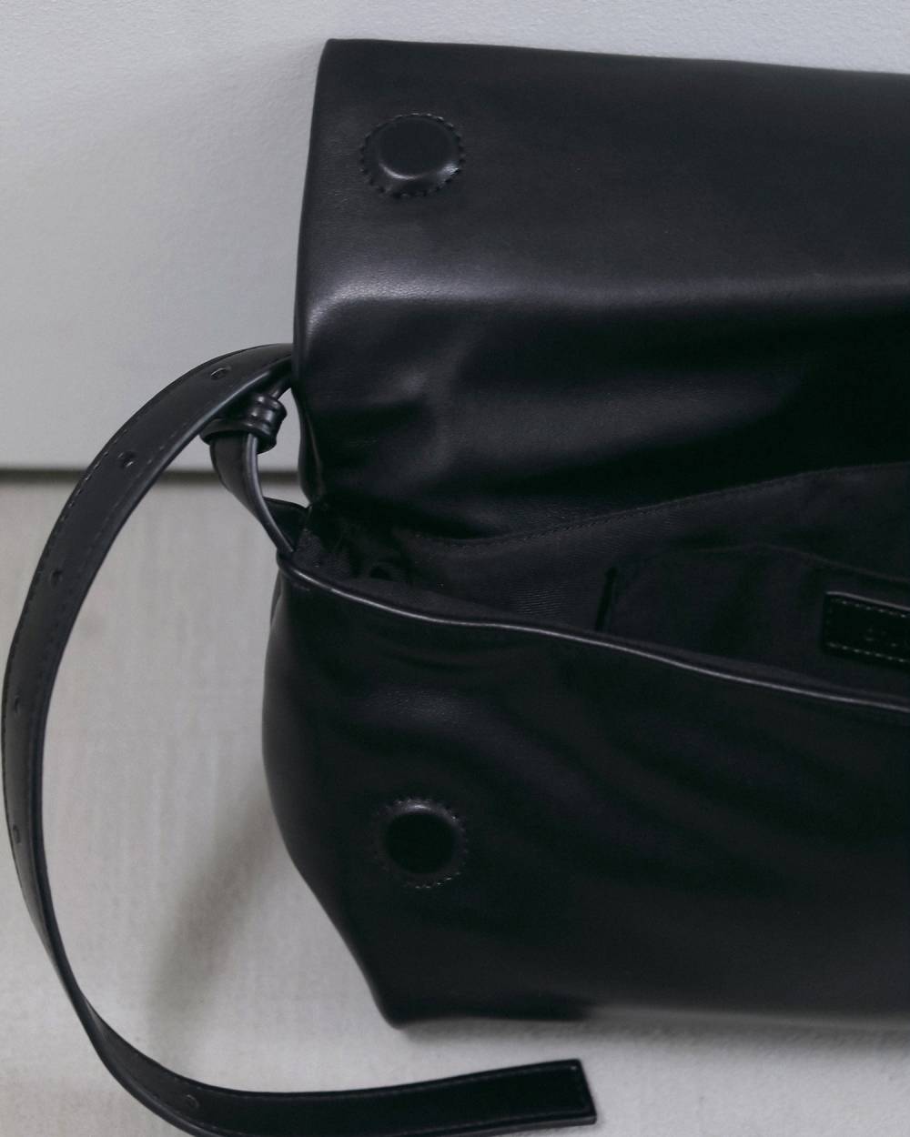 Ecoleather Wrap Bag Ecoleather Wrap Bag,エコレザー ラップバッグ,62621027,バック,グッズ,エコレザーバッグ,ànuke,アンヌーク,lifes,ライフズ,26fall,26aw
