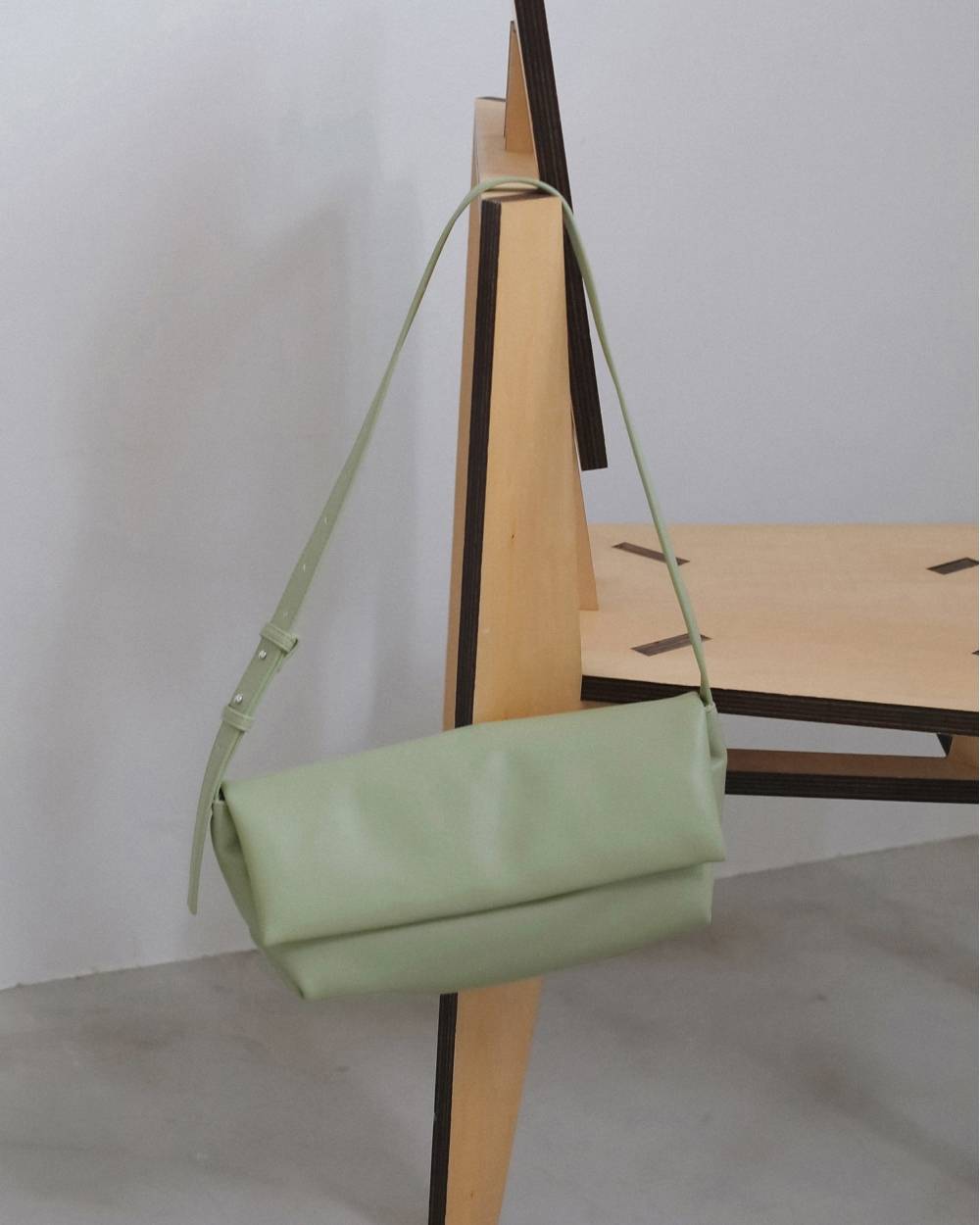 Ecoleather Wrap Bag Ecoleather Wrap Bag,エコレザー ラップバッグ,62621027,バック,グッズ,エコレザーバッグ,ànuke,アンヌーク,lifes,ライフズ,26fall,26aw
