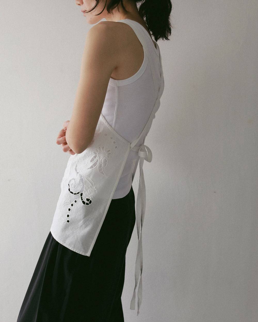 Cutwork Lace Apron Cutwork Lace Apron,カットワーク レース エプロン,62710403,エプロン,刺繍,インド製,エプロントップス,トップス,ànuke,アンヌーク,lifes,ライフズ,27ss
