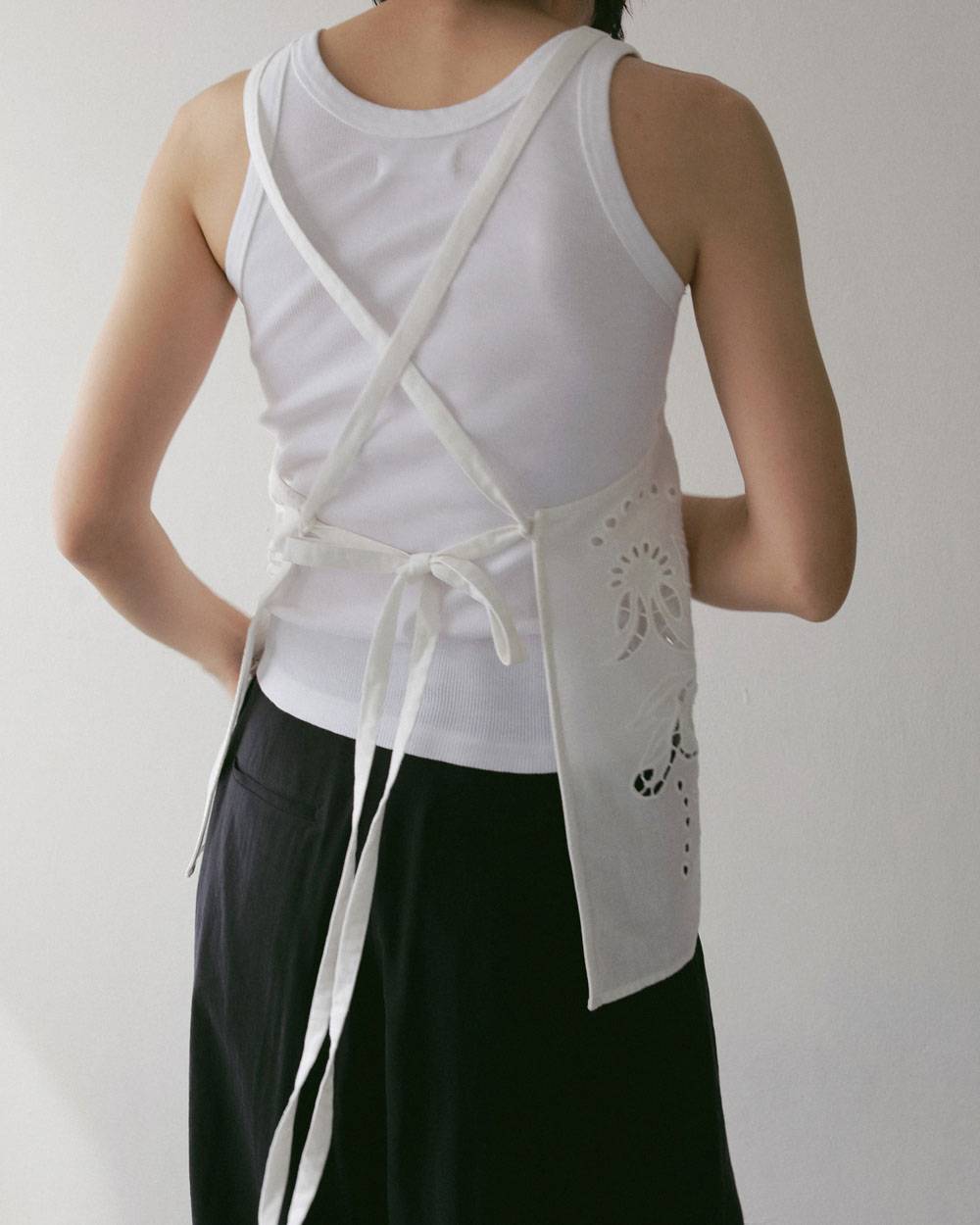 Cutwork Lace Apron Cutwork Lace Apron,カットワーク レース エプロン,62710403,エプロン,刺繍,インド製,エプロントップス,トップス,ànuke,アンヌーク,lifes,ライフズ,27ss