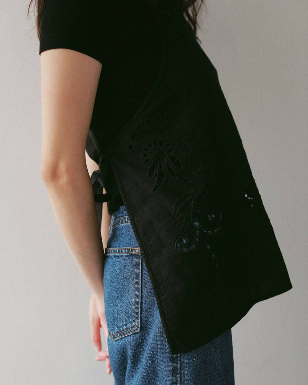 Cutwork Lace Apron Cutwork Lace Apron,カットワーク レース エプロン,62710403,エプロン,刺繍,インド製,エプロントップス,トップス,ànuke,アンヌーク,lifes,ライフズ,27ss