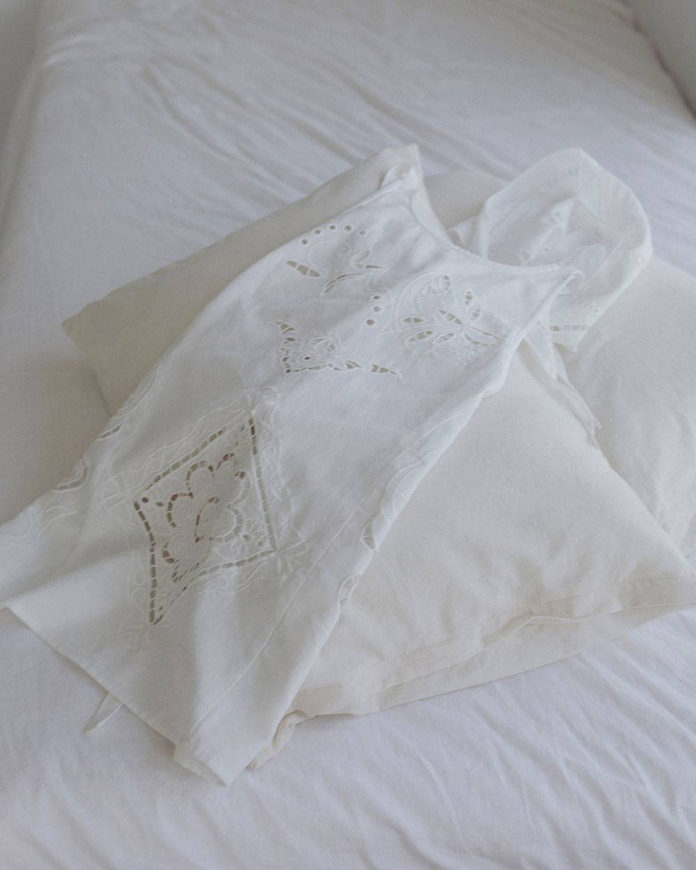 Cutwork Lace Apron Cutwork Lace Apron,カットワーク レース エプロン,62710403,エプロン,刺繍,インド製,エプロントップス,トップス,ànuke,アンヌーク,lifes,ライフズ,27ss