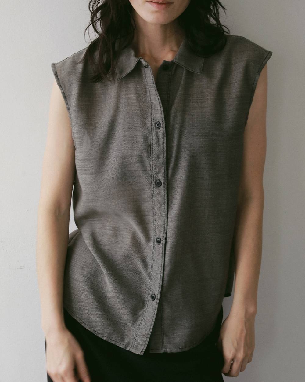 Woolchambray Sleeveless Shirts Woolchambray Sleeveless Shirts,ウールシャンブレー スリーブレス シャツ,62710405,トップス,シャツ,SH,ブラウス,ノースリ,ノースリーブ,ウール,ànuke,アンヌーク,lifes,ライフズ,27ss