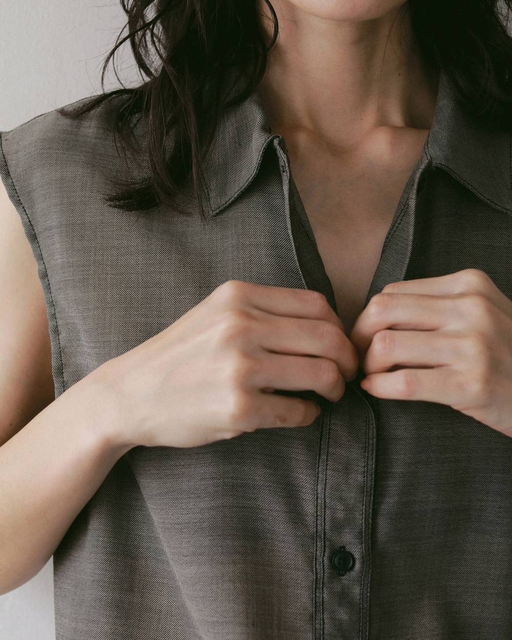 Woolchambray Sleeveless Shirts Woolchambray Sleeveless Shirts,ウールシャンブレー スリーブレス シャツ,62710405,トップス,シャツ,SH,ブラウス,ノースリ,ノースリーブ,ウール,ànuke,アンヌーク,lifes,ライフズ,27ss