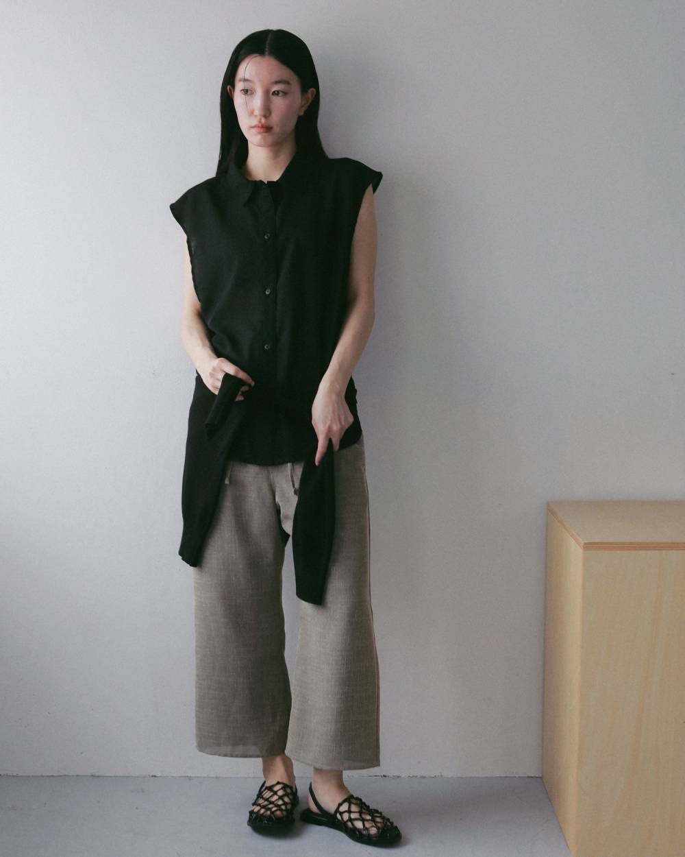 Woolchambray Sleeveless Shirts Woolchambray Sleeveless Shirts,ウールシャンブレー スリーブレス シャツ,62710405,トップス,シャツ,SH,ブラウス,ノースリ,ノースリーブ,ウール,ànuke,アンヌーク,lifes,ライフズ,27ss