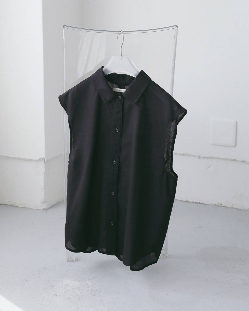 Woolchambray Sleeveless Shirts Woolchambray Sleeveless Shirts,ウールシャンブレー スリーブレス シャツ,62710405,トップス,シャツ,SH,ブラウス,ノースリ,ノースリーブ,ウール,ànuke,アンヌーク,lifes,ライフズ,27ss