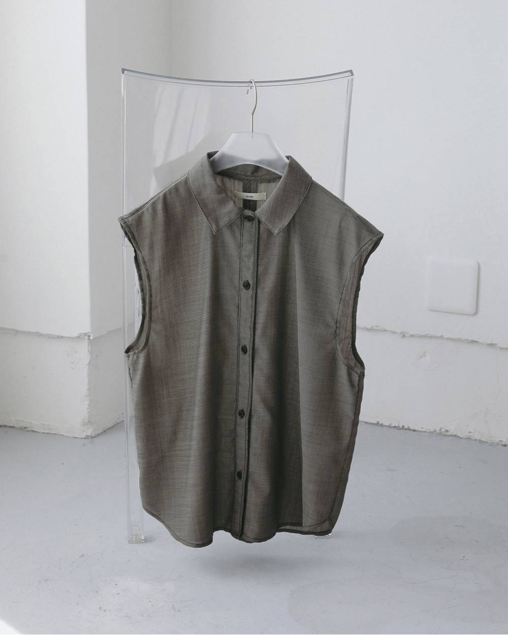 Woolchambray Sleeveless Shirts Woolchambray Sleeveless Shirts,ウールシャンブレー スリーブレス シャツ,62710405,トップス,シャツ,SH,ブラウス,ノースリ,ノースリーブ,ウール,ànuke,アンヌーク,lifes,ライフズ,27ss