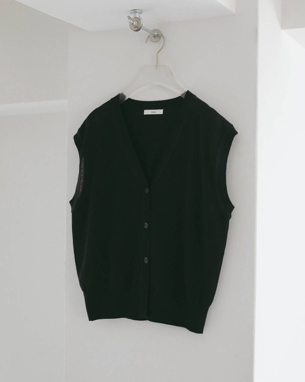 Vneck Botton Vest Vneck Botton Vest,Vネック ボタン ベスト,62710521,ベスト,ニットベスト,トップス,ànuke,アンヌーク,lifes,ライフズ,27ss