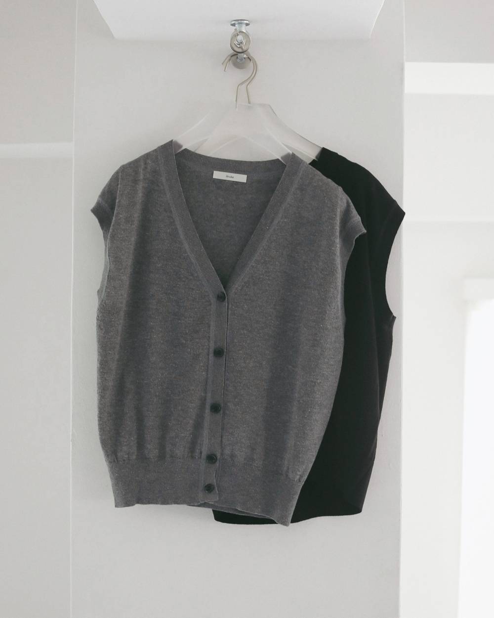 Vneck Botton Vest Vneck Botton Vest,Vネック ボタン ベスト,62710521,ベスト,ニットベスト,トップス,ànuke,アンヌーク,lifes,ライフズ,27ss