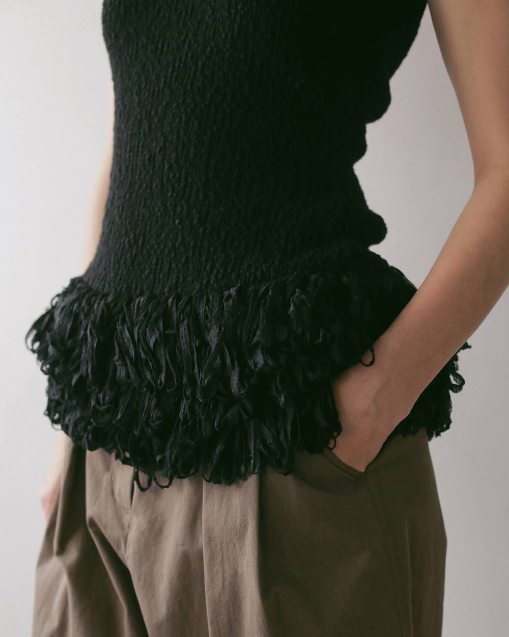Americansleeve Fringe Tops Americansleeve Fringe Tops,アメリカンスリーブ フリンジ トップス,62710526,トップス,ニット,ニットトップス,ノースリーブ,ノースリ,タンク,タンクトップ,ànuke,アンヌーク,lifes,ライフズ,27ss