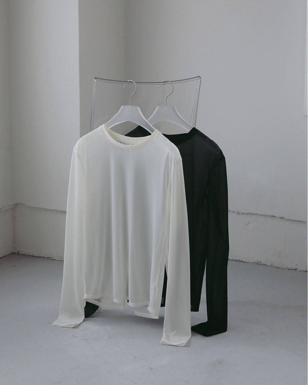 Slit Chiffon Tops Slit Chiffon Tops,スリット シフォン トップス,62710606,トップス,シアートップス,透け感,シアー,ànuke,アンヌーク,lifes,ライフズ,27ss