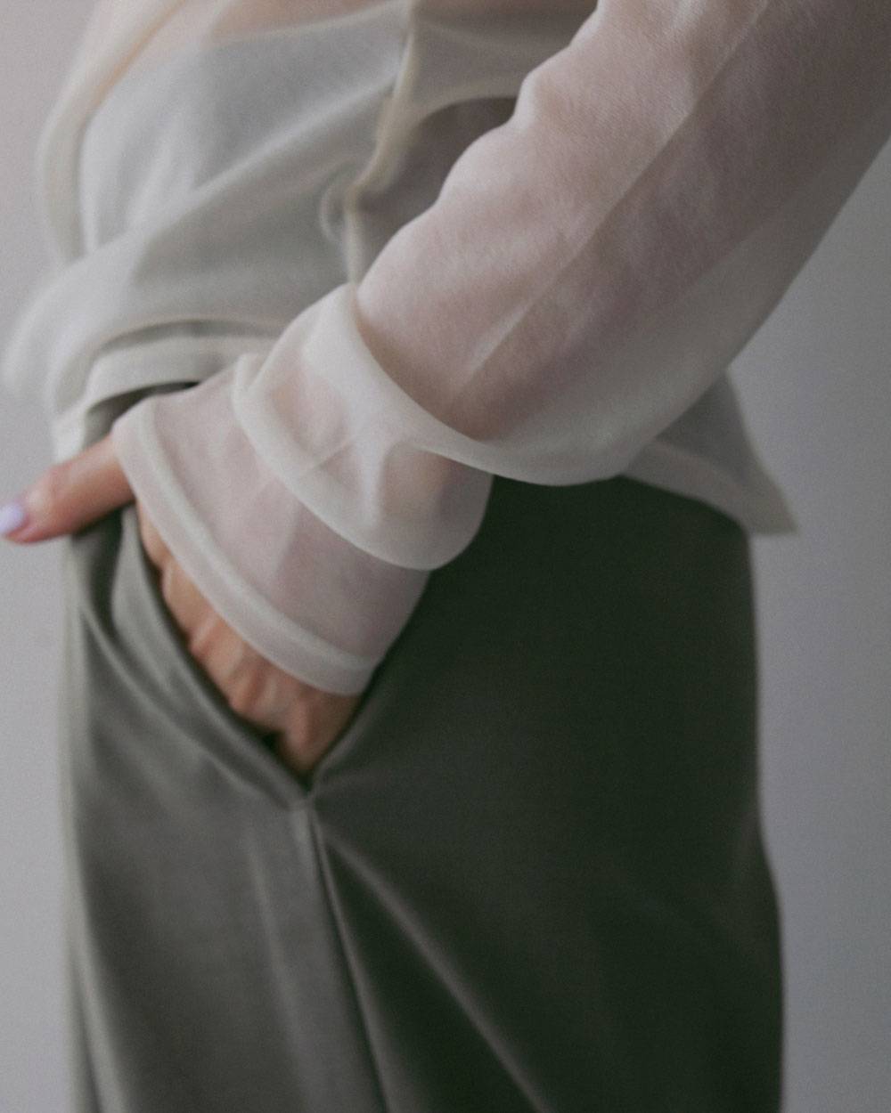 Slit Chiffon Tops Slit Chiffon Tops,スリット シフォン トップス,62710606,トップス,シアートップス,透け感,シアー,ànuke,アンヌーク,lifes,ライフズ,27ss