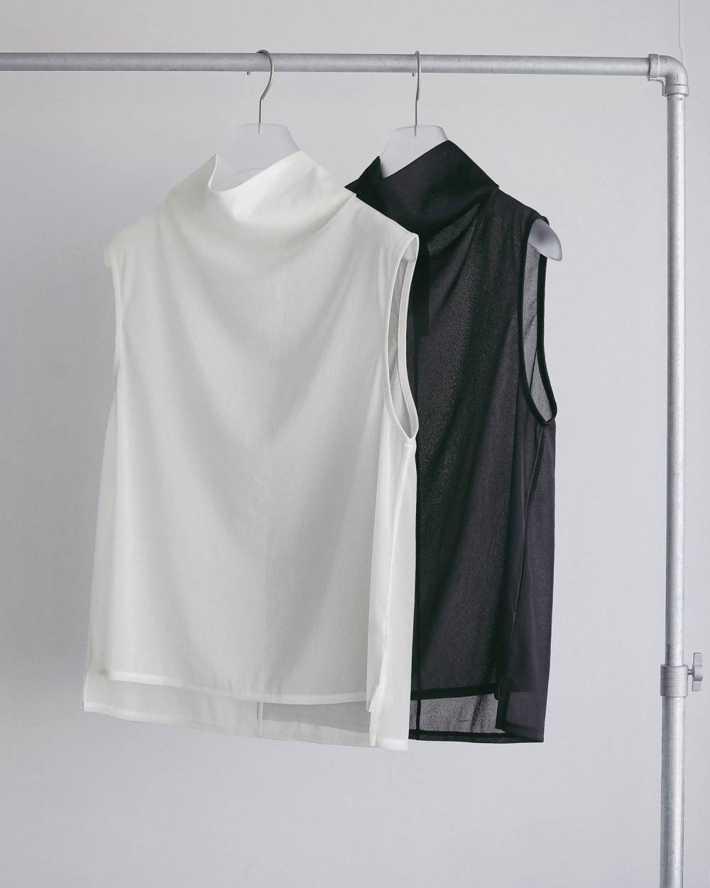 Sleeveless Chiffon Tops Sleeveless Chiffon Tops,スリーブレス シフォン トップス,62710624,トップス,ノースリーブ,シフォントップス,ハイネック,ànuke,アンヌーク,lifes,ライフズ,27ss