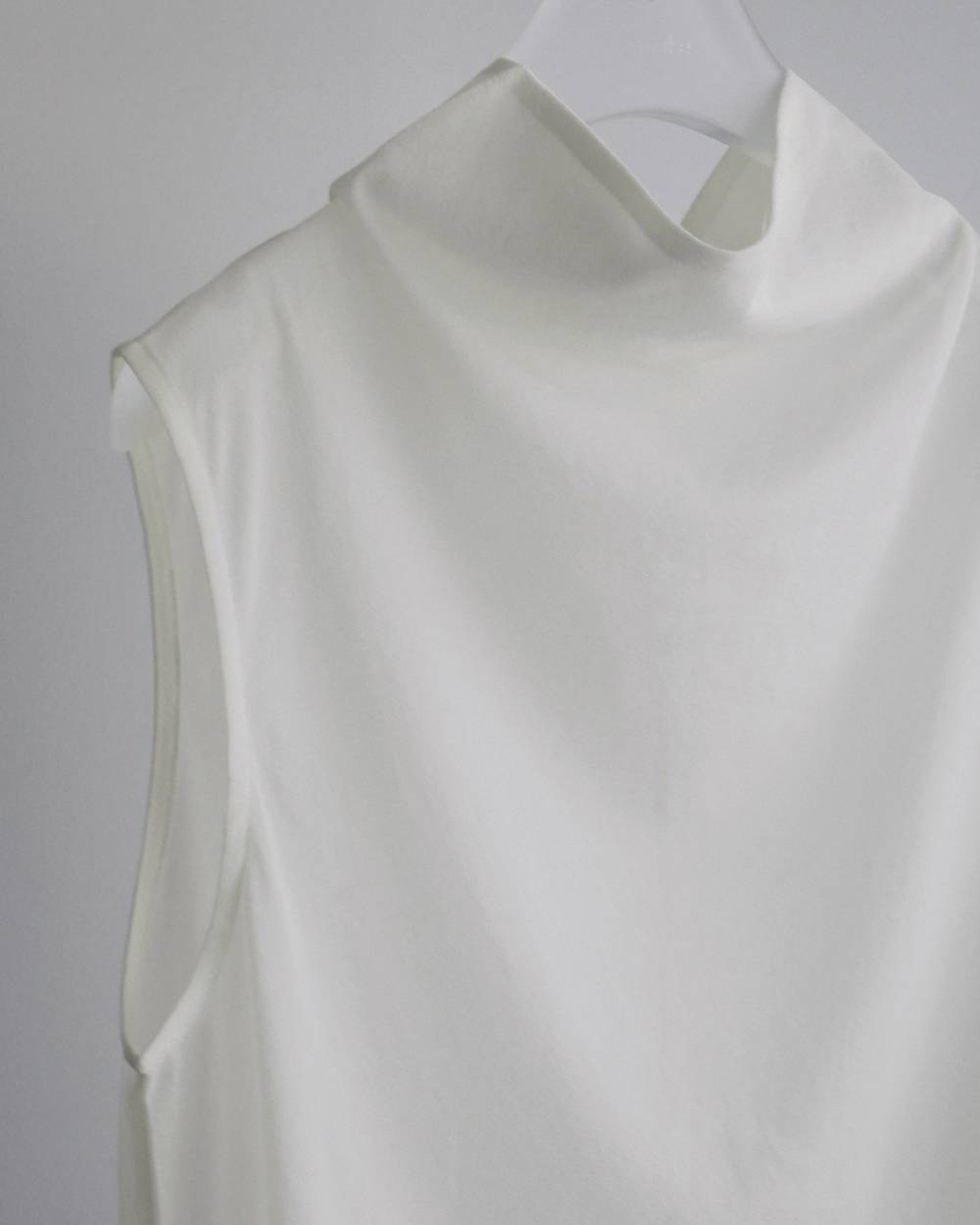Sleeveless Chiffon Tops Sleeveless Chiffon Tops,スリーブレス シフォン トップス,62710624,トップス,ノースリーブ,シフォントップス,ハイネック,ànuke,アンヌーク,lifes,ライフズ,27ss